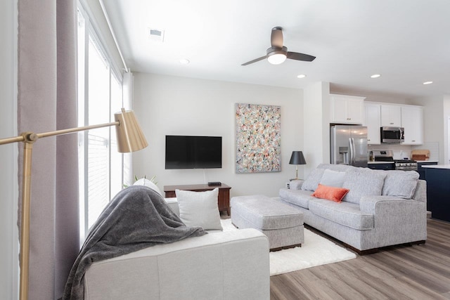 living room featuring recessed lighting, wood finished floors, visible vents, and a ceiling fan