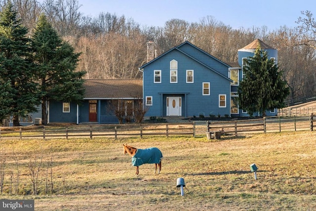 view of front facade with a front yard