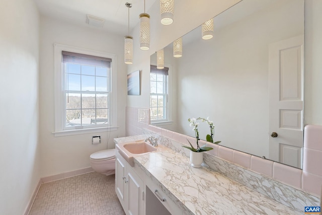 bathroom featuring tile patterned flooring, visible vents, baseboards, toilet, and vanity