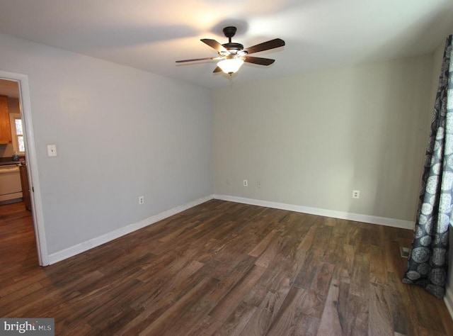 unfurnished room with dark wood-type flooring and ceiling fan