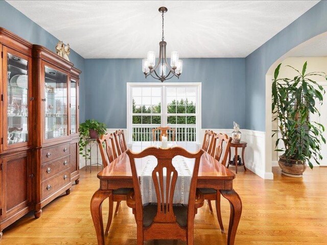 dining room featuring plenty of natural light, a chandelier, and light hardwood / wood-style floors