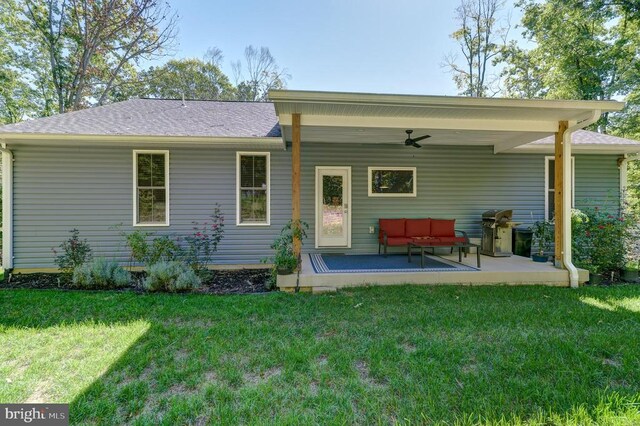 rear view of property featuring a yard, ceiling fan, an outdoor hangout area, and a patio