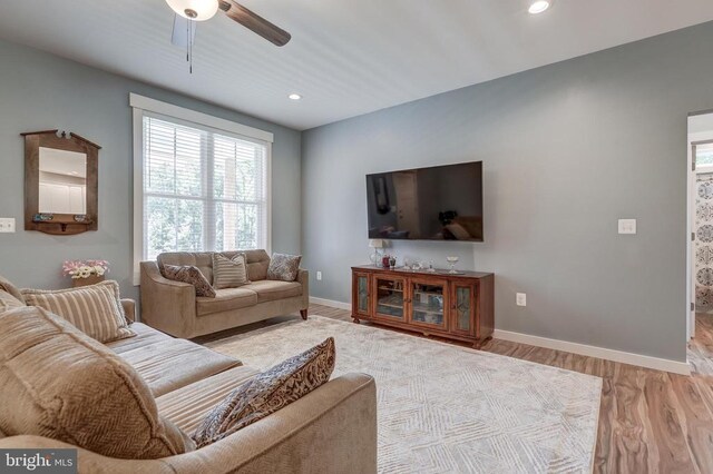 living area featuring recessed lighting, baseboards, ceiling fan, and light wood finished floors