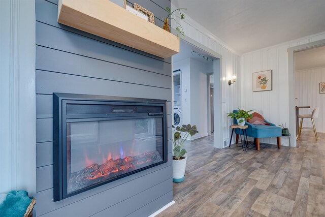 living room featuring hardwood / wood-style flooring and crown molding