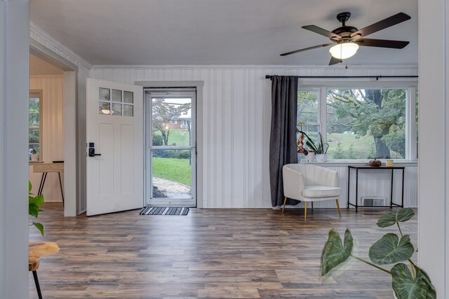 entrance foyer featuring hardwood / wood-style floors, ornamental molding, and ceiling fan