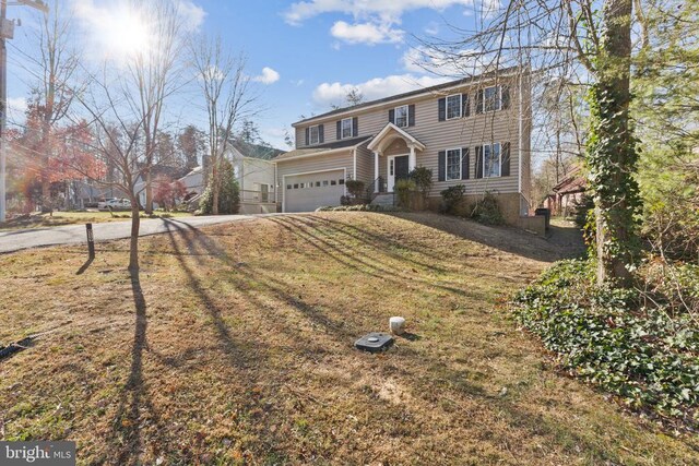 view of front facade with a garage and a front yard