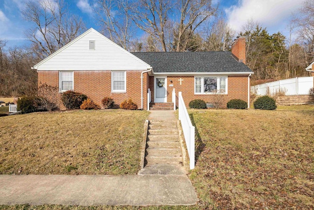 view of front facade featuring a front yard