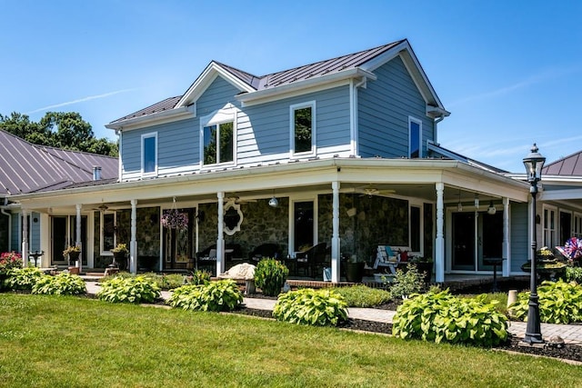 back of house featuring a lawn