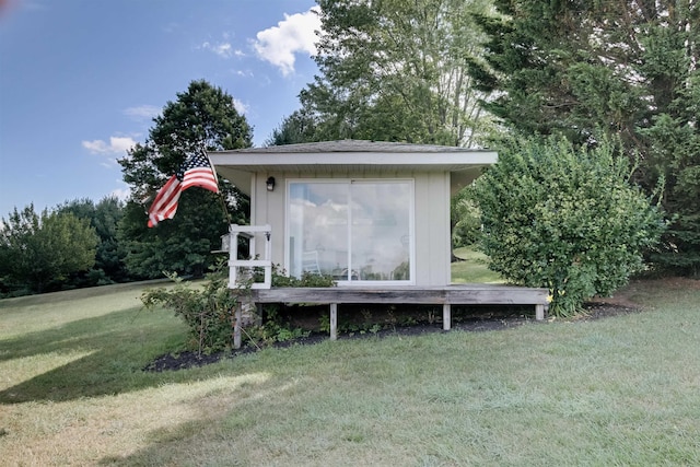 view of outbuilding featuring a yard