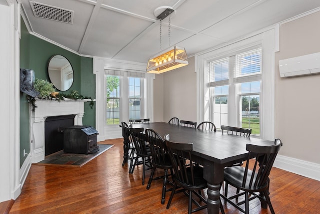 dining room featuring visible vents, ornamental molding, a healthy amount of sunlight, and a wall mounted air conditioner