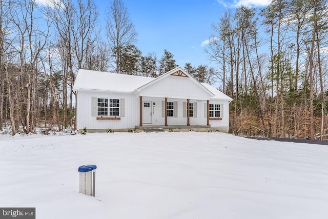 view of front of property featuring a porch