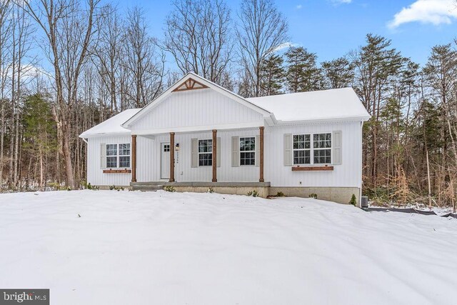 view of front of house featuring a porch