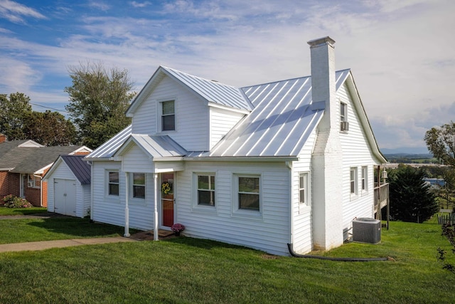 view of front of property featuring cooling unit and a front yard