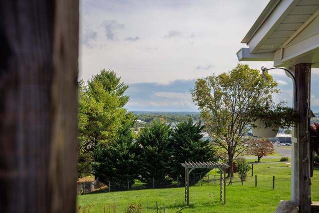 view of yard with a pergola