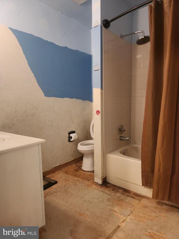 bathroom with vanity, toilet, and shower / bath combo with shower curtain