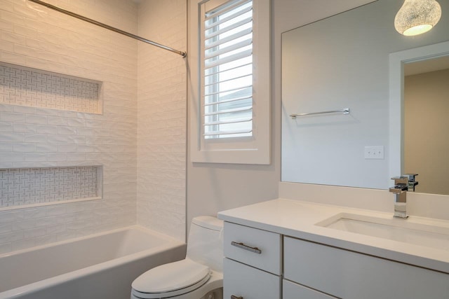 full bathroom with vanity, tiled shower / bath, and toilet