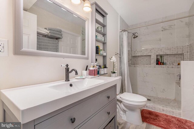 bathroom featuring vanity, toilet, a shower with shower curtain, and built in features