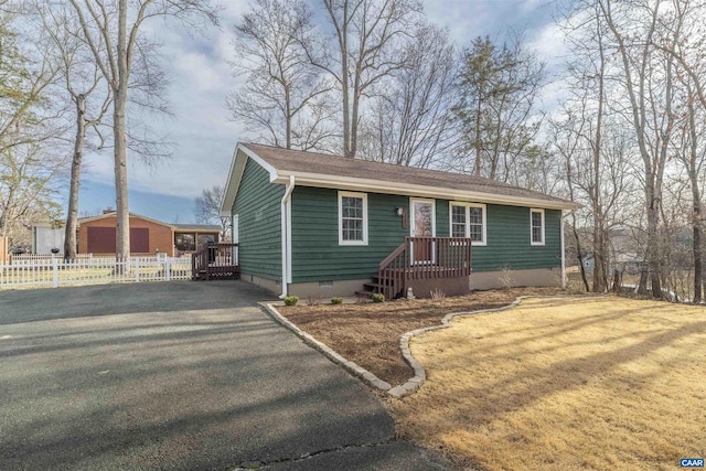 view of front of home featuring crawl space, a front lawn, driveway, and fence