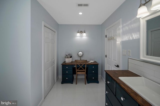 bathroom featuring visible vents, backsplash, recessed lighting, baseboards, and vanity