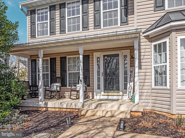 property entrance with covered porch