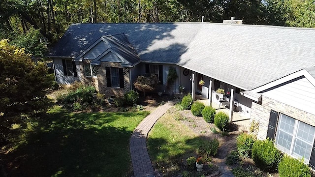 view of front of house with a front lawn