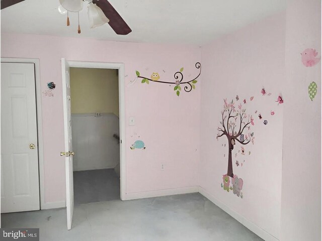 empty room with concrete flooring and ceiling fan