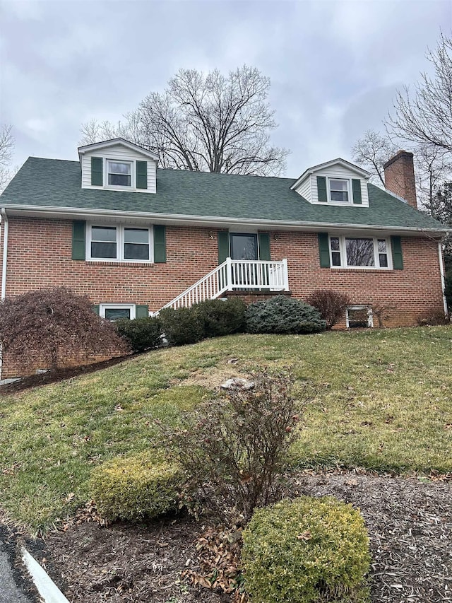 view of front of property with a front yard