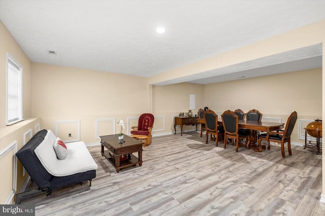 living area with recessed lighting, light wood-type flooring, and baseboards