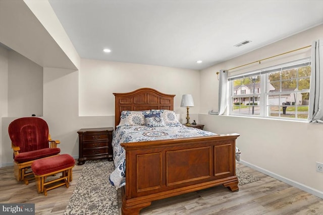 bedroom with light wood finished floors, baseboards, visible vents, and recessed lighting