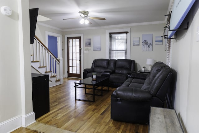 living room featuring crown molding, wood-type flooring, and ceiling fan