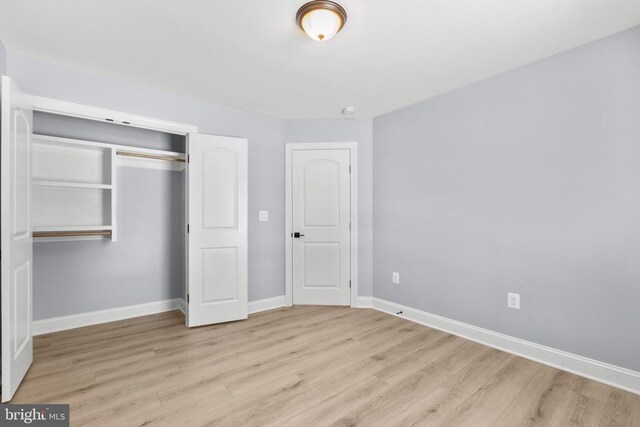 unfurnished room with light hardwood / wood-style flooring