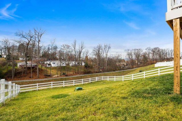 view of yard featuring a rural view