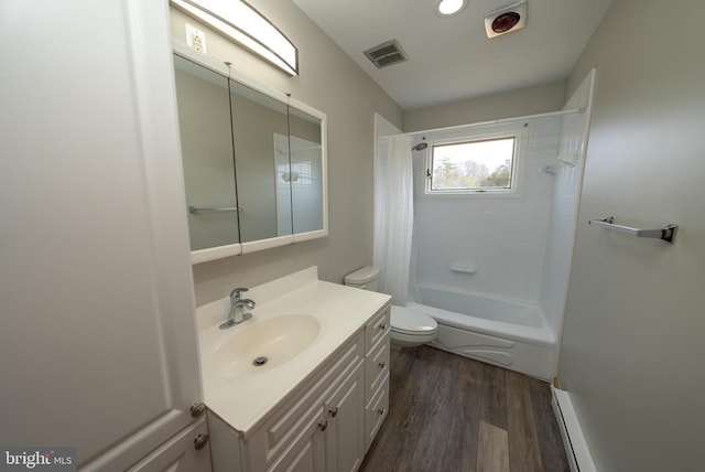 full bath with shower / tub combo with curtain, visible vents, toilet, vanity, and wood finished floors