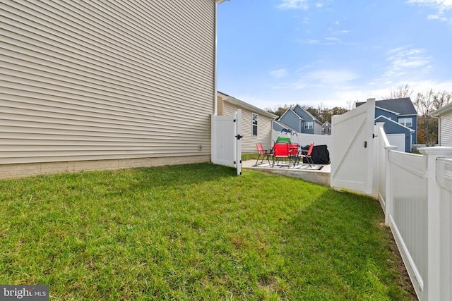 view of yard with a patio area