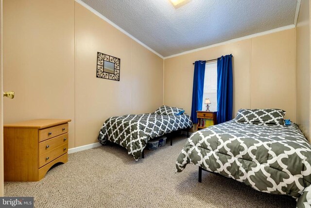 living area with crown molding, ceiling fan, baseboards, and wood finished floors