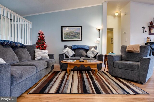 living area featuring ceiling fan, a textured ceiling, wood finished floors, baseboards, and ornamental molding