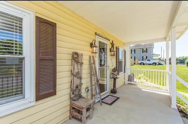 view of patio / terrace with covered porch