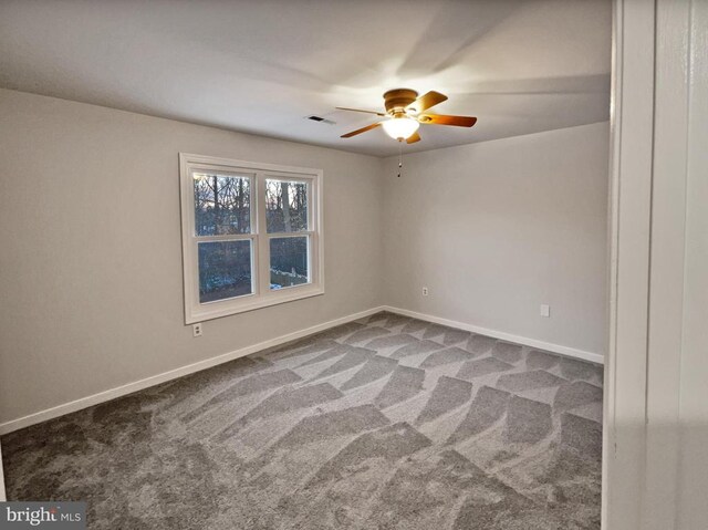 carpeted empty room featuring ceiling fan