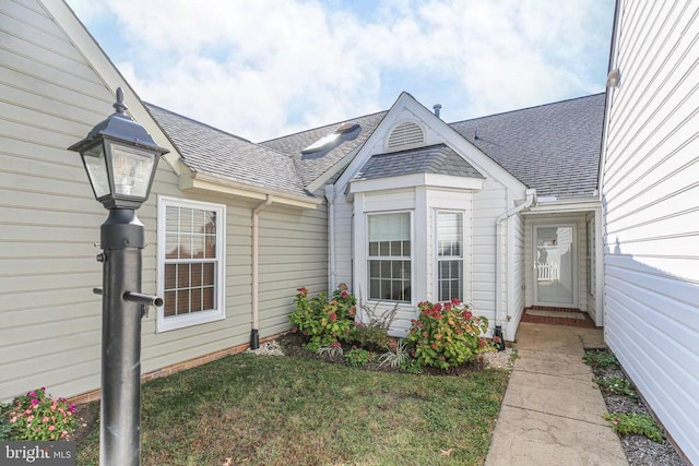 property entrance featuring a yard