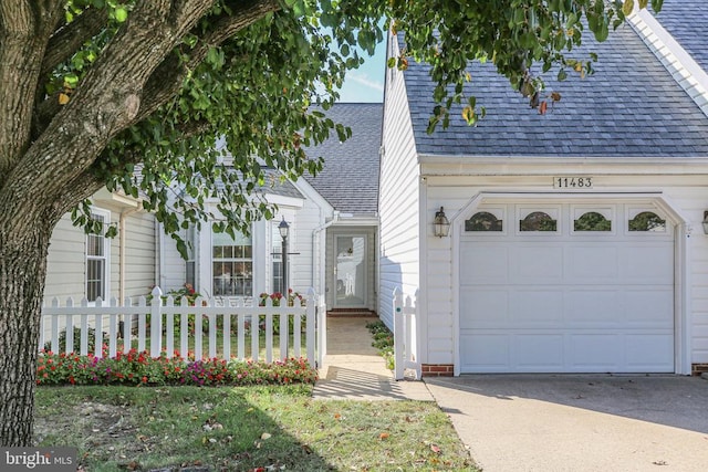 view of front facade featuring a garage