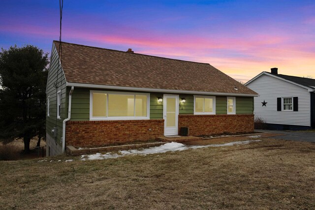 view of front of property with a lawn