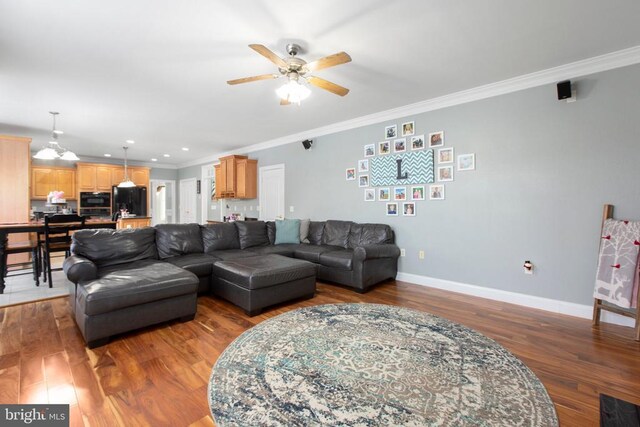 living room featuring crown molding, hardwood / wood-style floors, and ceiling fan