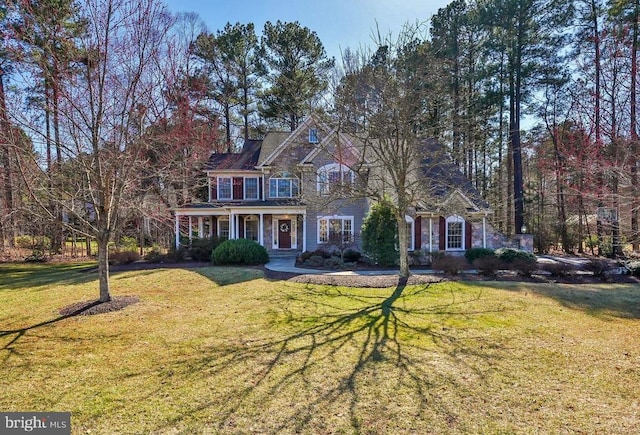 view of front of home featuring a front lawn