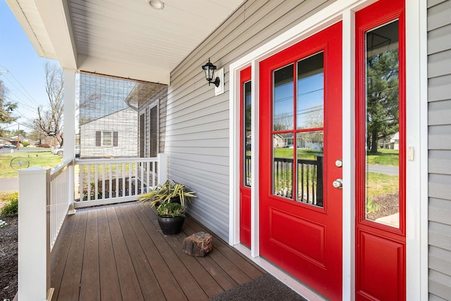 entrance to property featuring a porch