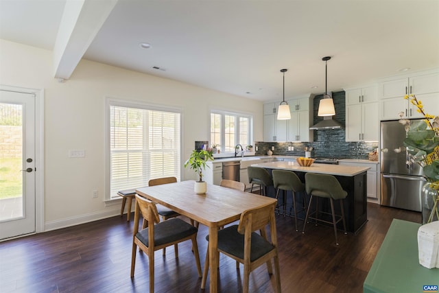 dining room featuring dark wood-style flooring, baseboards, and visible vents