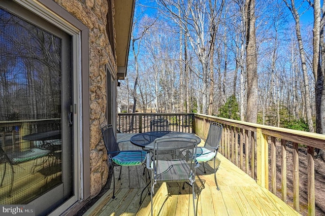 deck featuring outdoor dining space