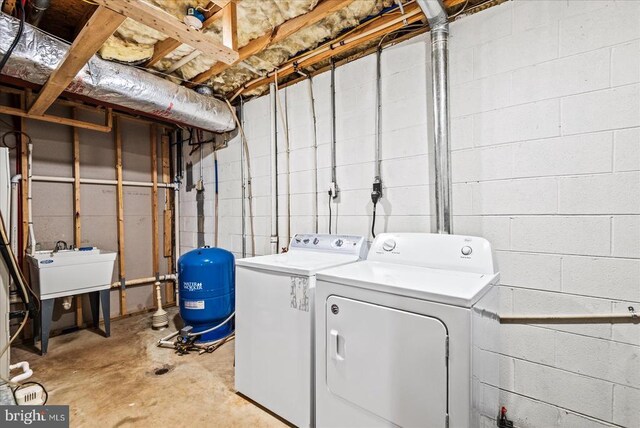 laundry room with independent washer and dryer and sink