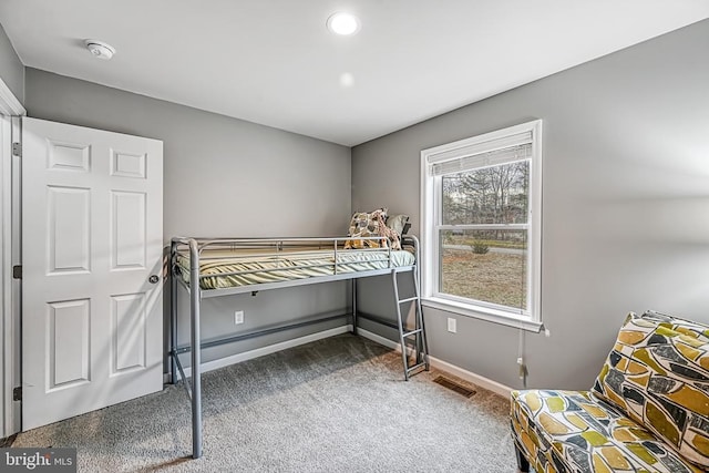 bedroom featuring carpet floors, visible vents, baseboards, and recessed lighting