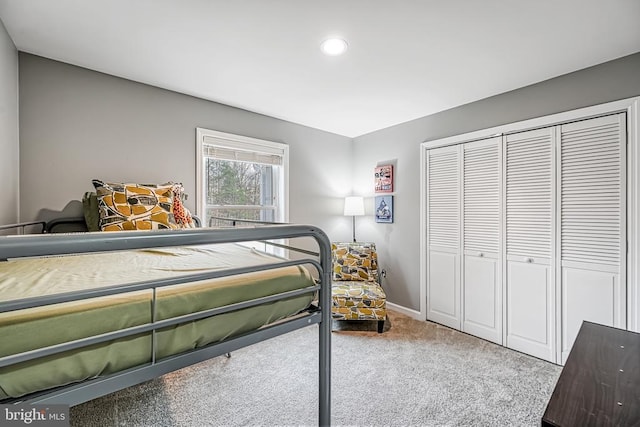 bedroom featuring recessed lighting, a closet, carpet flooring, and baseboards