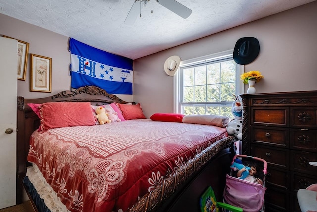 bedroom featuring ceiling fan and a textured ceiling